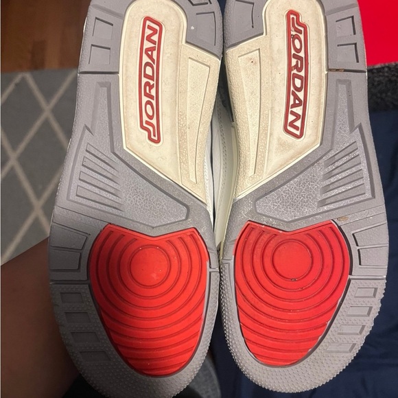 Jordan 3s summit white size 4 (5in women) - Picture 3 of 3